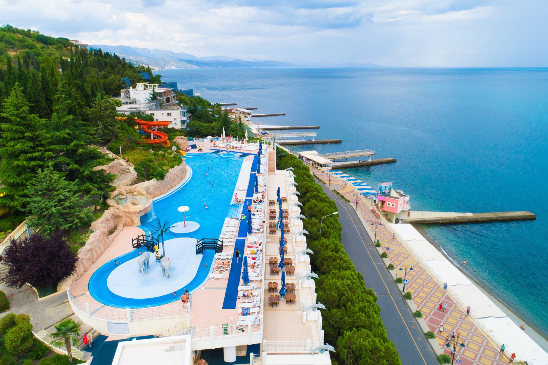 Отель в Крыму с бассейном в Алуште, комплекс «Миндальная Роща»