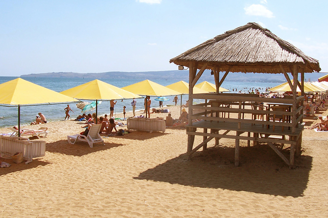 Песчаный пляж в Феодосии “Жемчужный”  - Лучшие детские пляжи Крыма