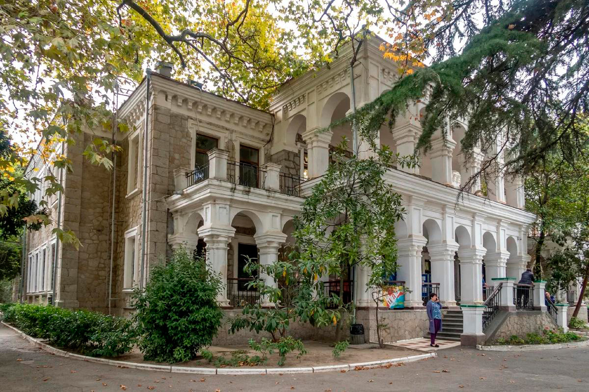  Дом купца Стахеева (вилла «Отрада») в Алуште в Крыму