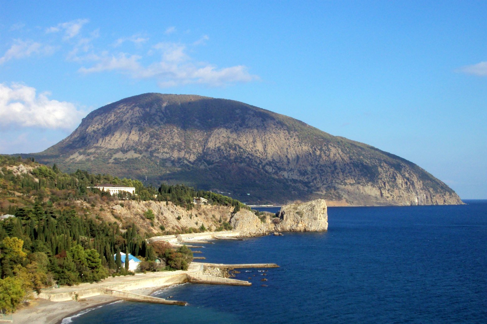 Гора Аю-Даг в Крыму на ЮБК